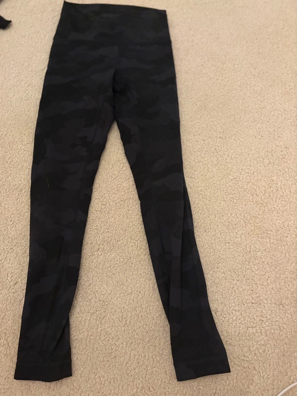 Lululemon black camo leggings size 4